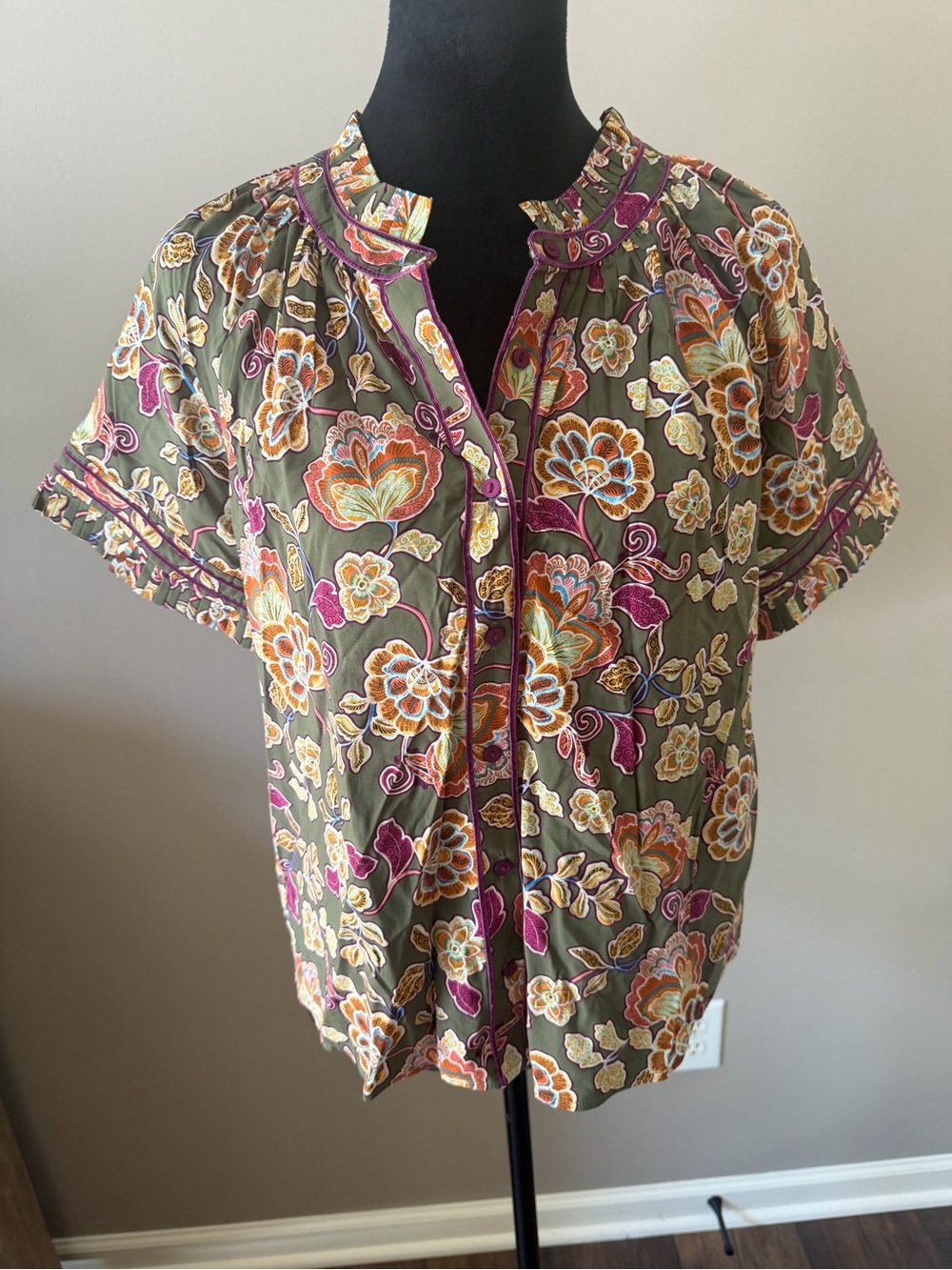 Democracy Olive Floral Short-Sleeve ButtonTop Petite LGE